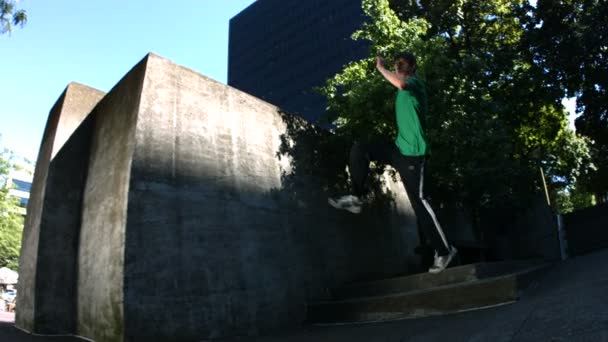 Бігун стрибків стіни — стокове відео