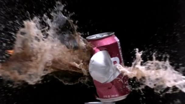 Soda can exploding — Stock Video