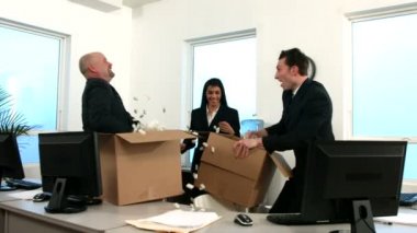 Ofiste kutluyor iş adamları