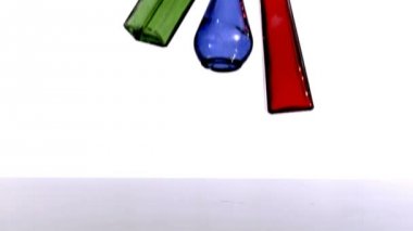 Düşen ve kırma cam şişelerde