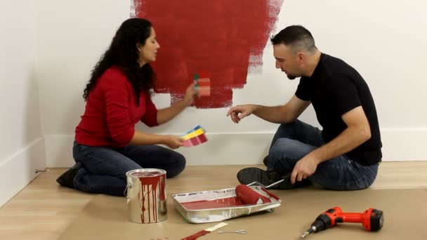 Pár malování zdi — Stock video
