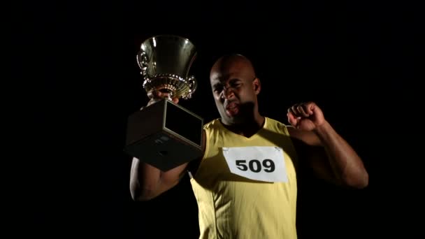 Atleet met trofee — Stockvideo