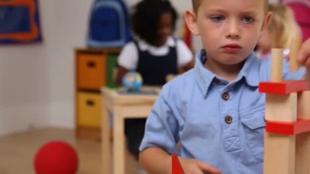 Boy stacking blocks — Stock Video