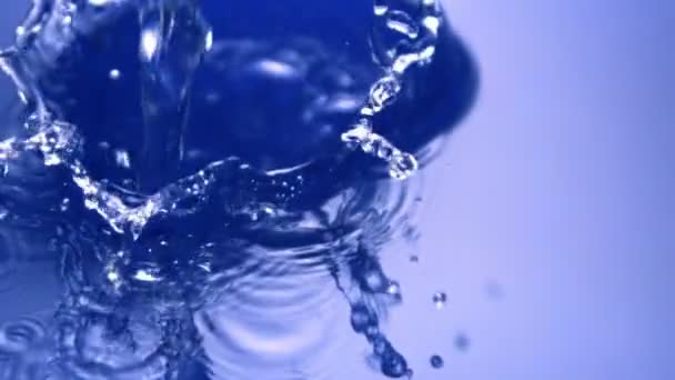 Water splashing closeup — Stock Video