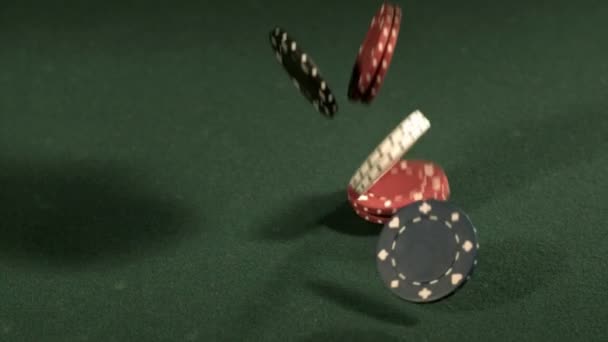 Падающие фишки для покера — стоковое видео