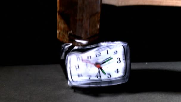 Sledge hammer smashing clock — Stock Video