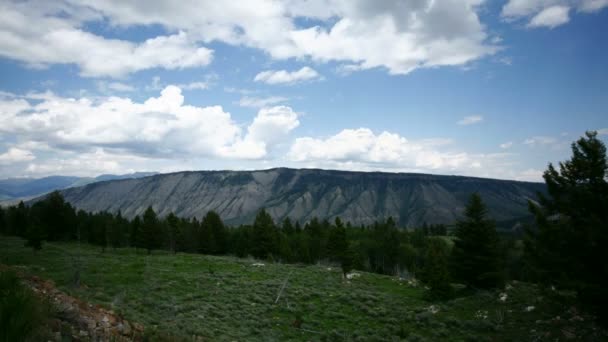 Nubes sobre el campo — Vídeos de Stock