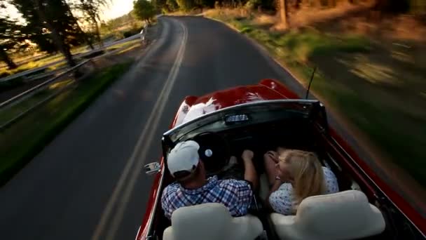 Couple in convertible car — Stock Video