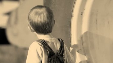 Traktör tekerlekli tırmanma çocuk