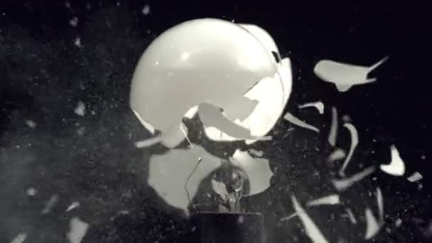 Slingshot through a light bulb — Stock Video