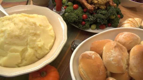 Ужин с индейкой на День Благодарения — стоковое видео