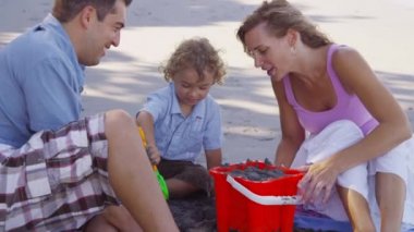 Sandcastle yapma aile