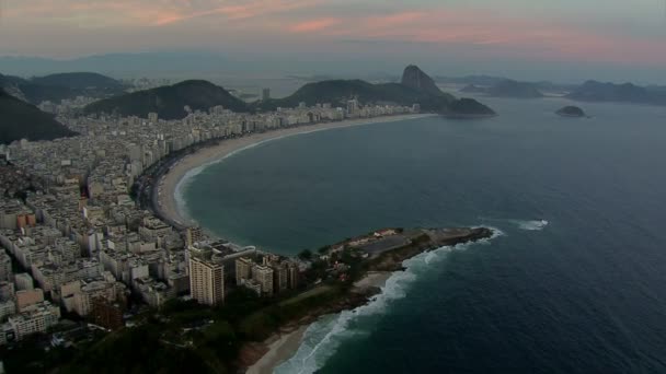 Praia de Copacabana ao pôr do sol — Vídeo de Stock