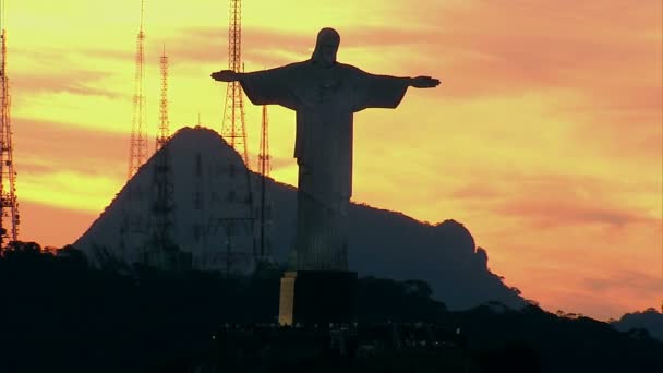Statue du Christ Rédempteur au coucher du soleil — Video