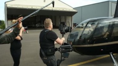 Adam helikopter alır