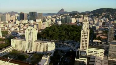 Orta Brasil Saat Kulesi