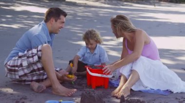 Sandcastle yapma aile