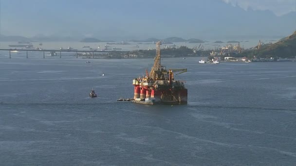 Oil platform at Guanabara Bay — Stock Video