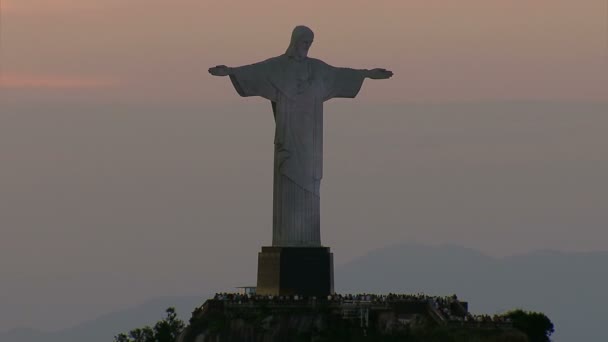 Christus het standbeeld van de Redemeer bij zonsondergang — Stockvideo