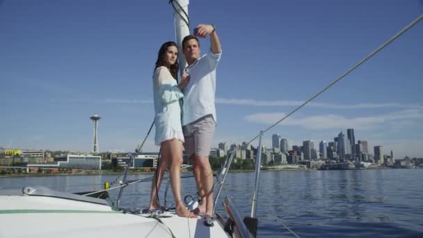 Young couple on sailboat — Stock Video