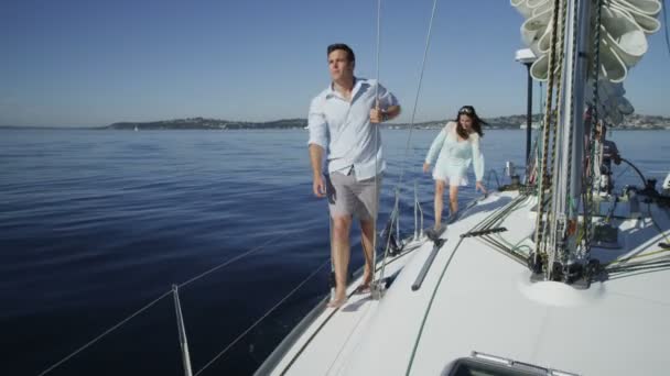 Couple on sailboat — Stock Video