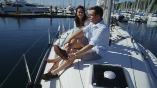 Young couple on sailboat — Stock Video