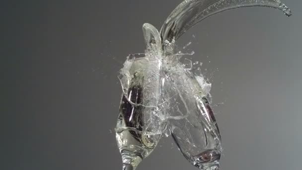 Champagneglas krasch tillsammans — Stockvideo