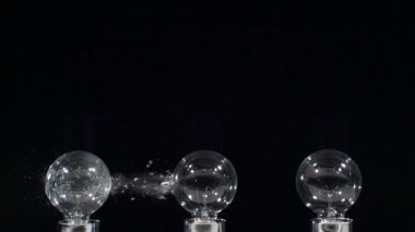 Lightbulbs sapan süper yavaş tarafından vuruldu. 6900 kare / saniye, Phantom kamera ile çekim.