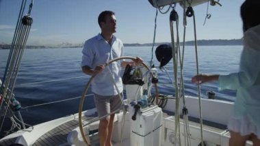 Yelkenli üzerinde çift