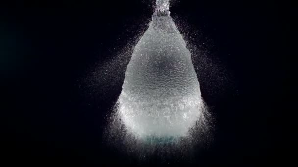 Vatten ballong poppar — Stockvideo