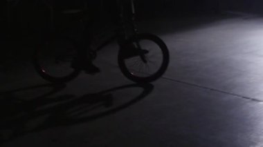 BMX sürücüsü yapmak hileci