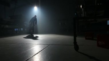 BMX sürücüsü yapmak hileci