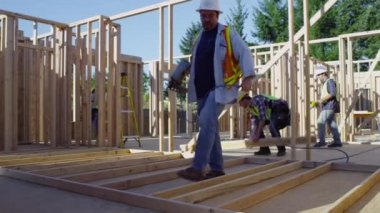 Çivi tabancası kullanarak alt