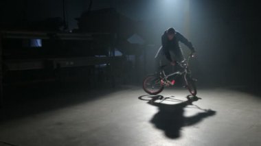 BMX sürücüsü yapmak hileci