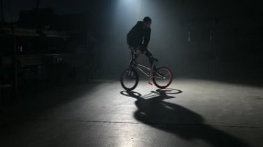 BMX sürücüsü yapmak hileci