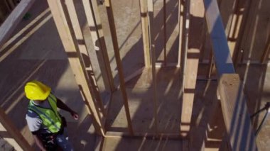 İşçiler planları arıyorum