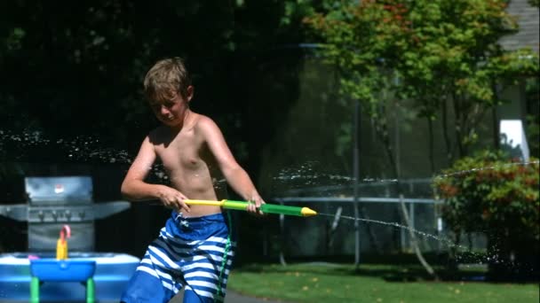 Boys having squirt gun fight — Stock Video