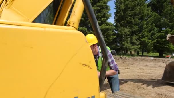 Inspectie van uitrusting werkprocessen — Stockvideo