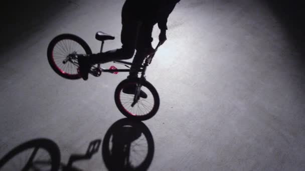 BMX rider doing tricks — Stock Video