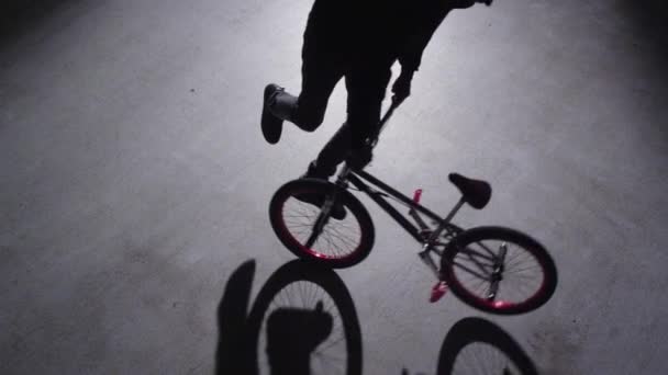 BMX Rider faire des tours — Video