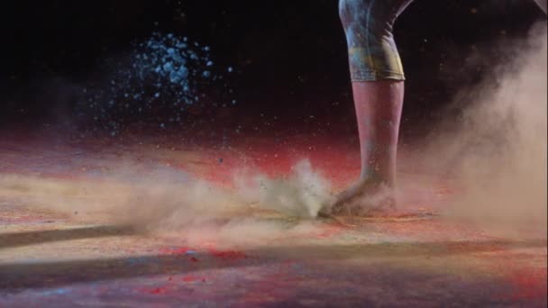 Feet hitting colored powder — Stock Video