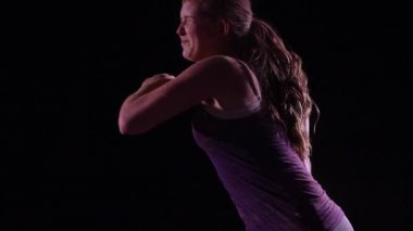 Renkli toz isabet kız