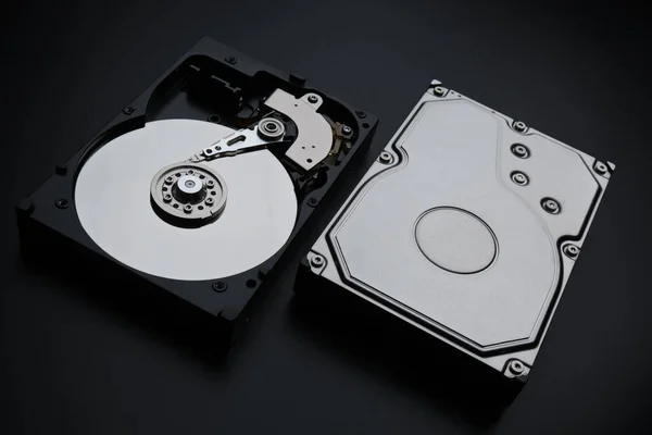 Dva pevný disk na černém pozadí. — Stock fotografie