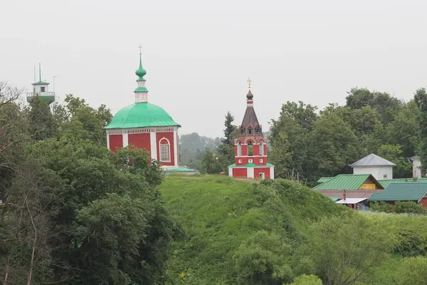 Rusya 'daki antik bir manastır manzarası