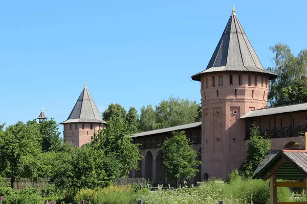 Rusya 'daki antik bir manastır manzarası, Suzdal