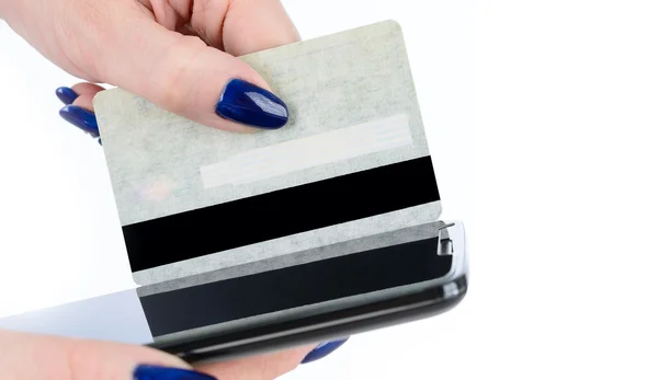 Female hand holding a credit card on your smartphone — Stock Photo, Image