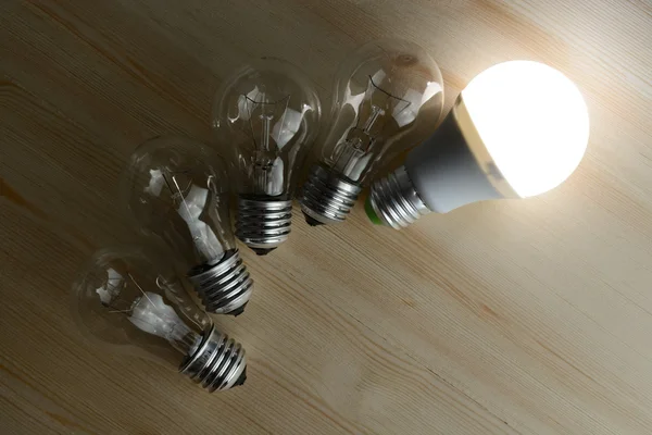 LED e lampade ad incandescenza — Foto Stock