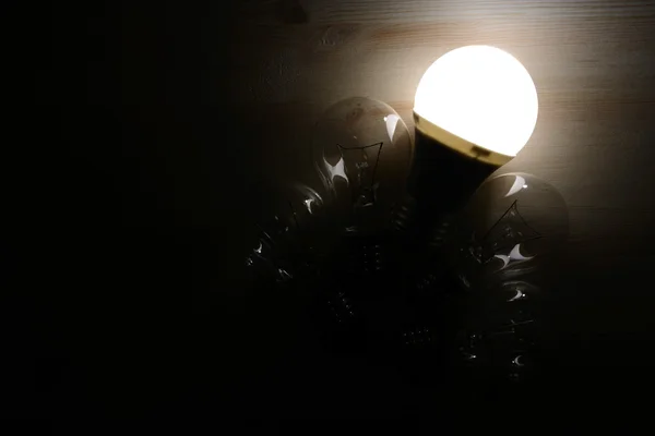 Светодиодные и лампы накаливания — стоковое фото
