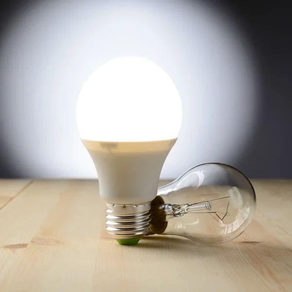 LED e lampade ad incandescenza — Foto Stock