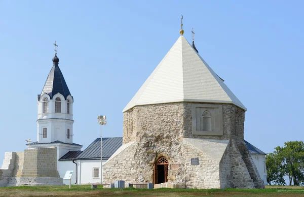 Bolgar cidade, Tatarstan, Rússia - 26 de julho de 2016: Igreja da Assunção e Mausoléu Oriental — Fotografia de Stock
